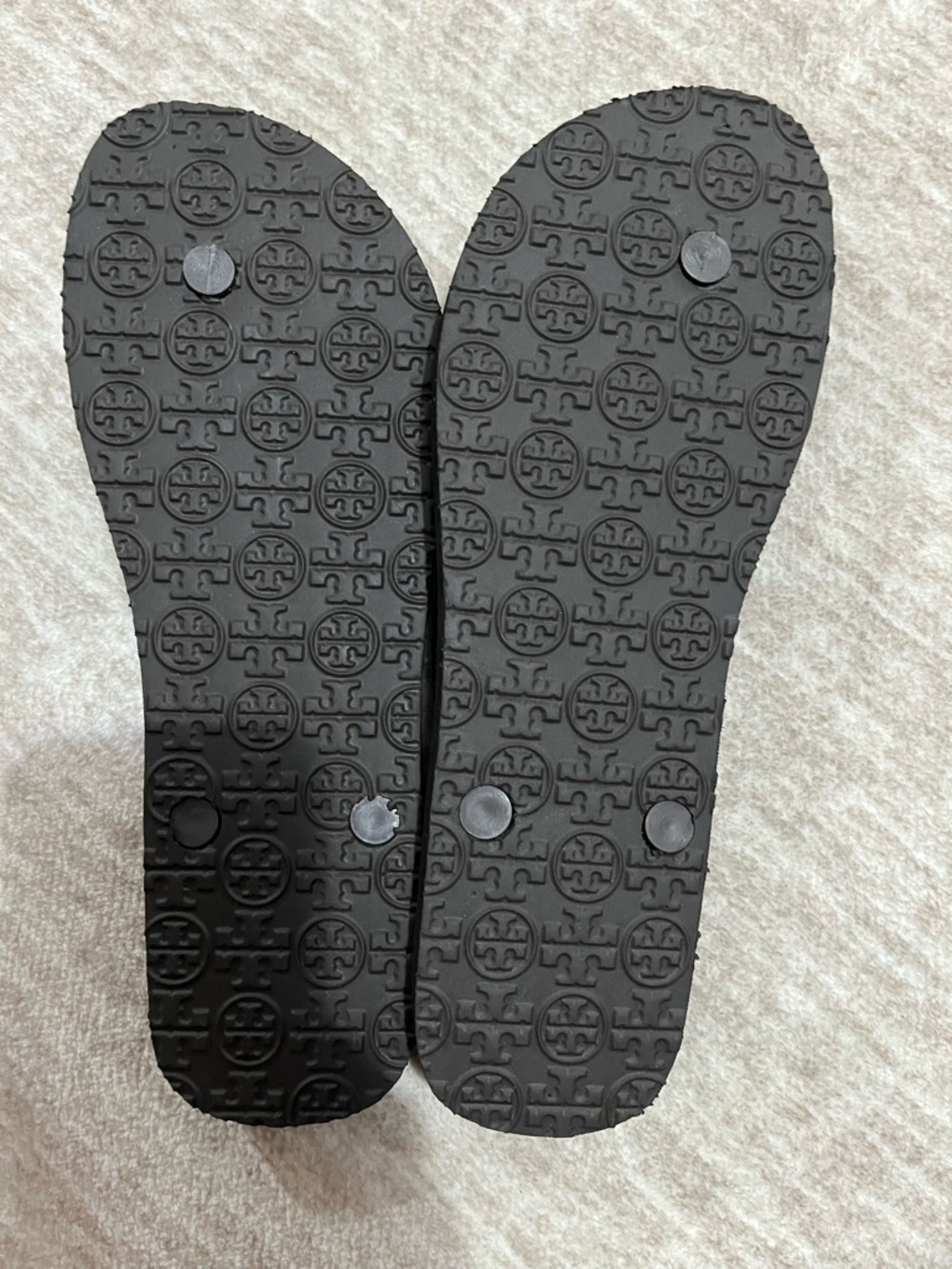 Tory Burch Black Flip Flops with Navy & Cream Print - Picture 4 of 6